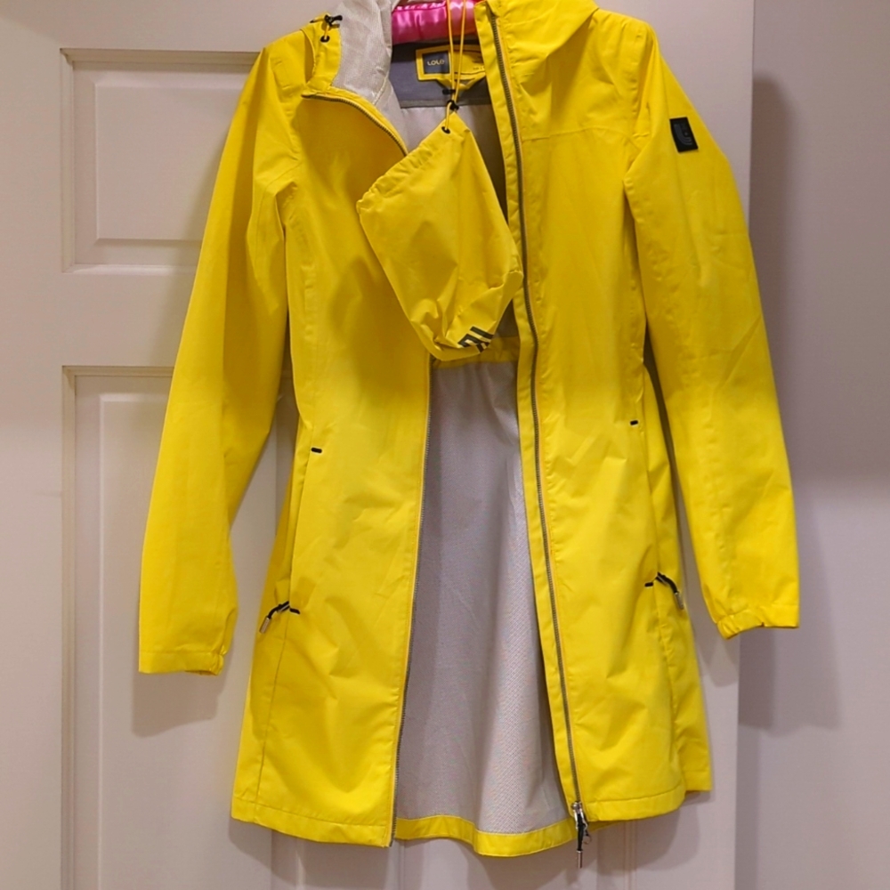 Lolë Rain Jacket